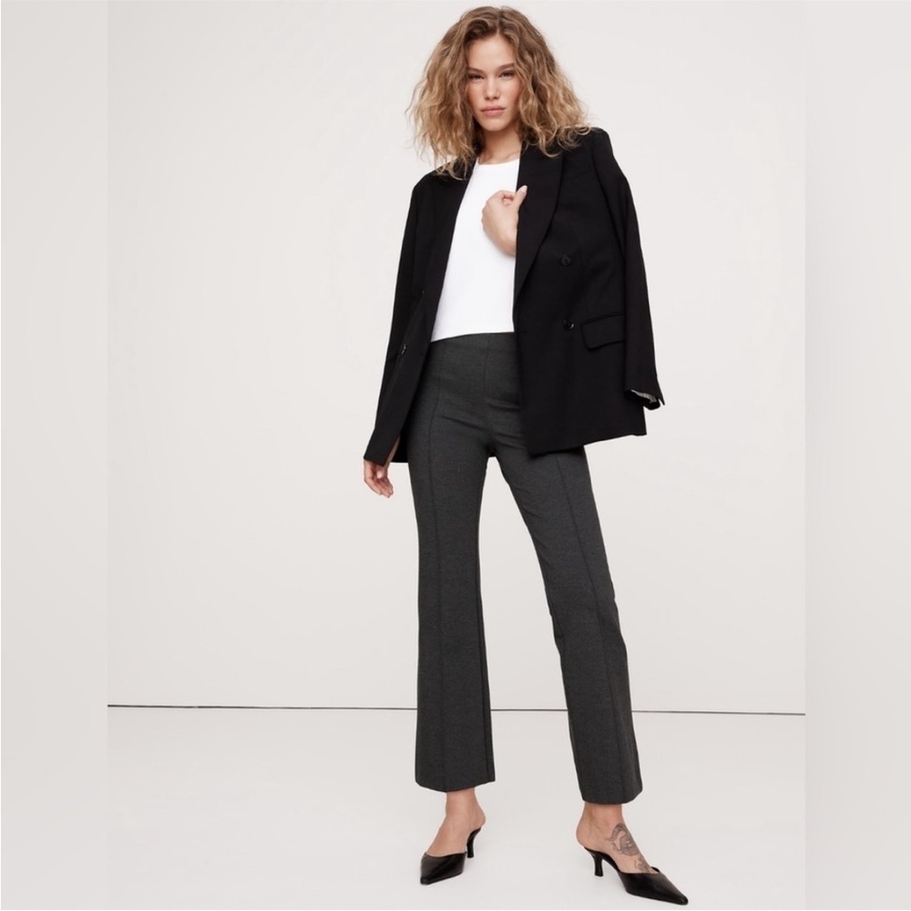 NEW! Banana Republic Gray Crop Flare Everywhere Ponte Pant - 761469 📻3️⃣